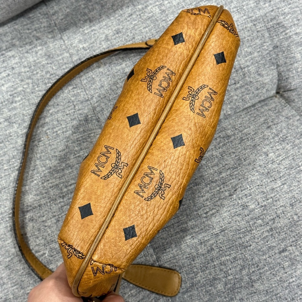 ๐ SOLD ๐ Authentic Vintage MCM Shoulder/Crossbody Bag - Picture 4 of 16